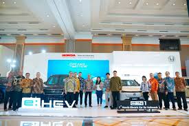 Pertama Kali Tampil di Kota Bandung, Honda Tampilkan Honda STEP WGN e:HEV dan Honda e:N1 di GIIAS Bandung 2024 Pertama Kali Tampil di Kota Bandung, Honda Tampilkan Honda STEP WGN e:HEV dan Honda e:N1 di GIIAS Bandung 2024